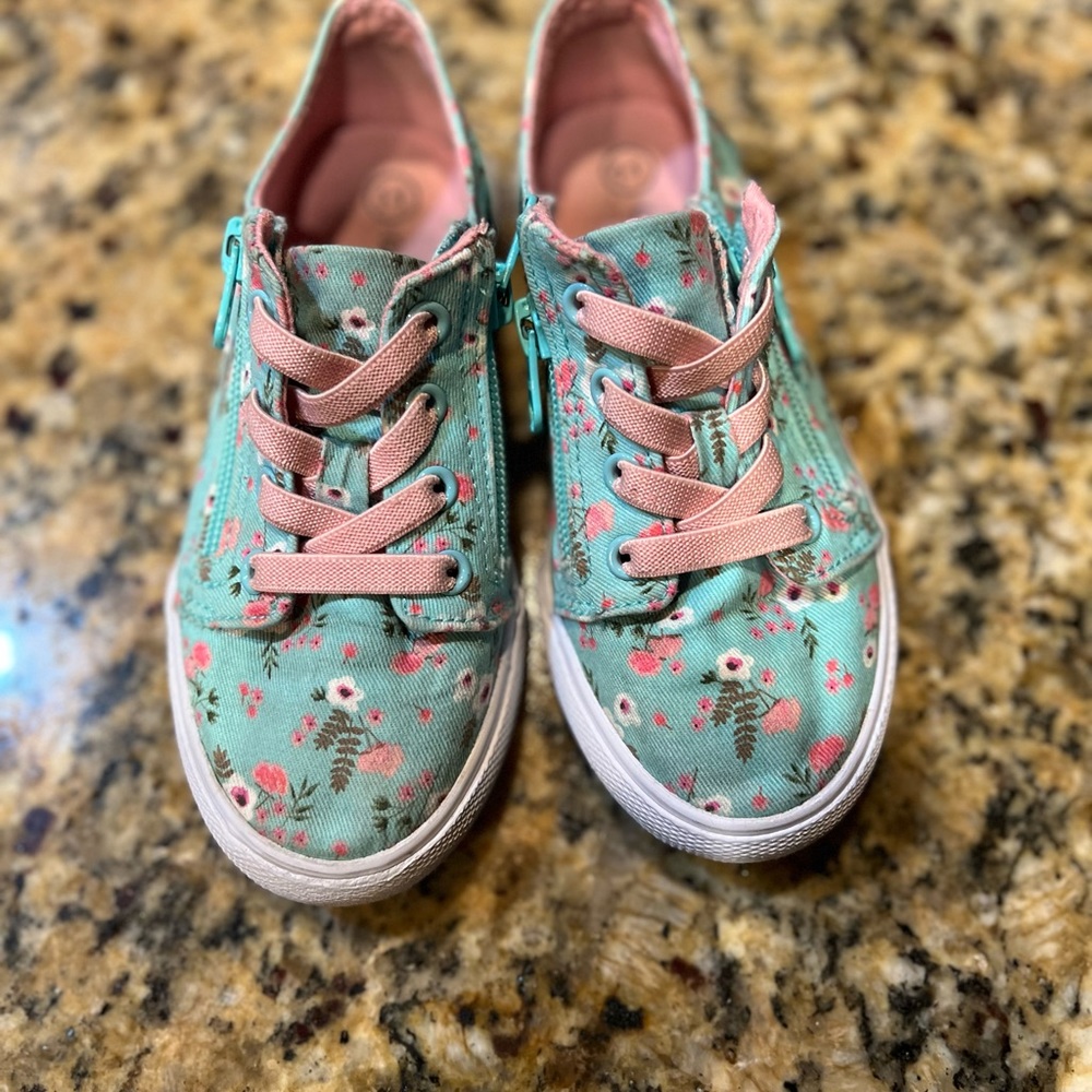 Girls sneakers